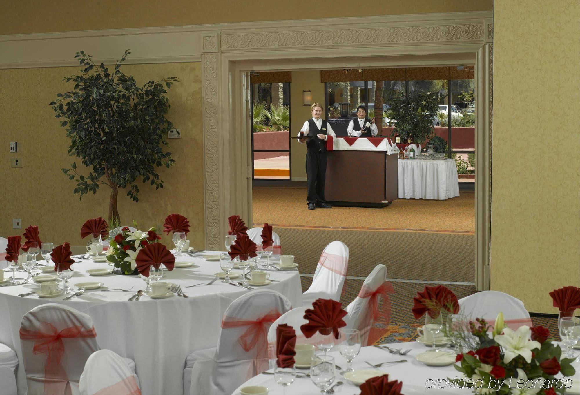Отель Doubletree By Hilton Tucson-Reid Park Ресторан фото