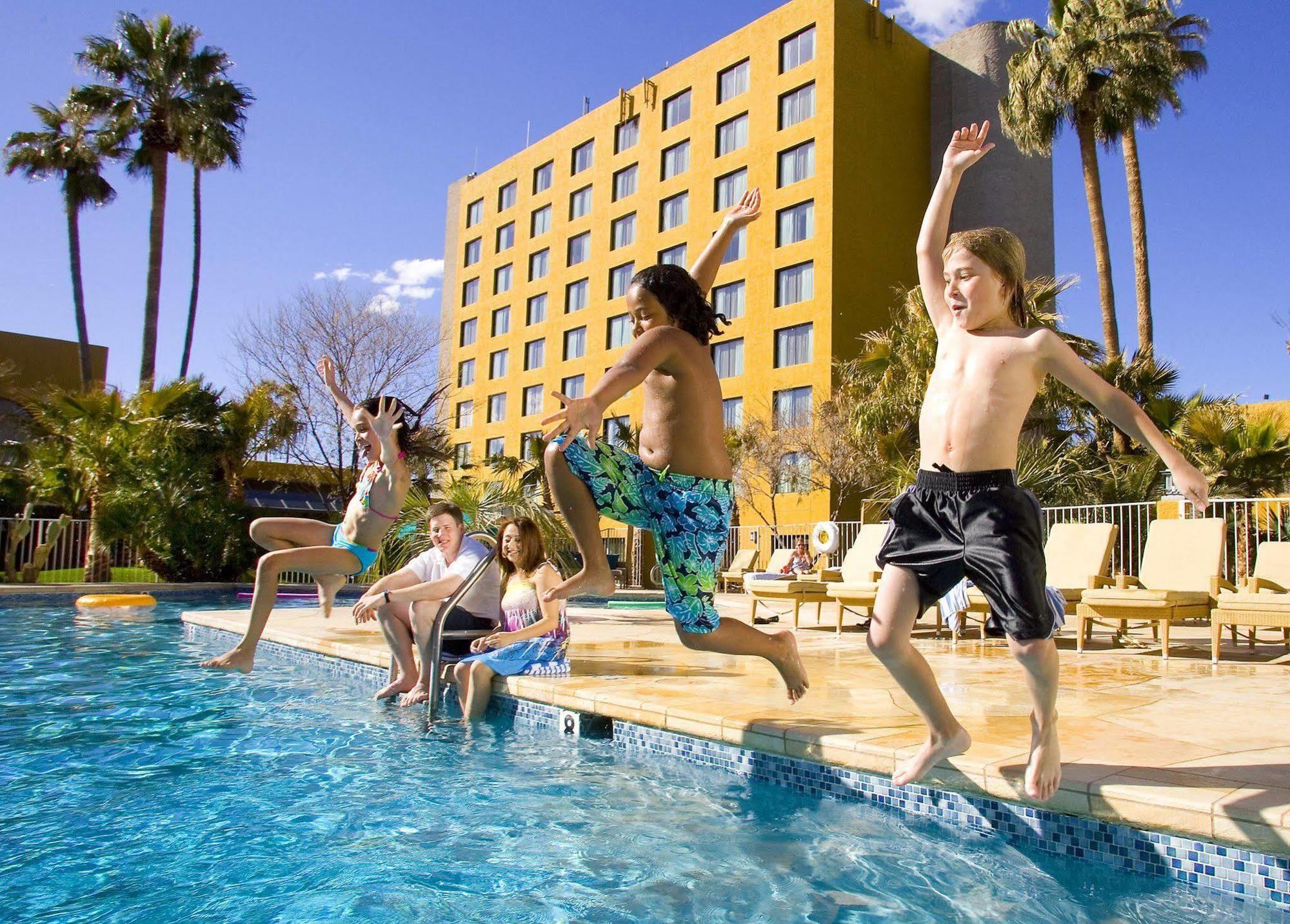 Отель Doubletree By Hilton Tucson-Reid Park Удобства фото